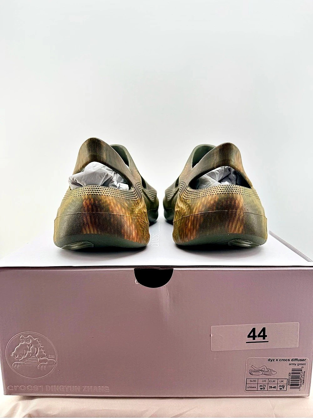 Crocs Dingyun Zhang x Crocs Diffuser Army Green Diffuser Clogs Green & Orange US - Picture 7 of 8
